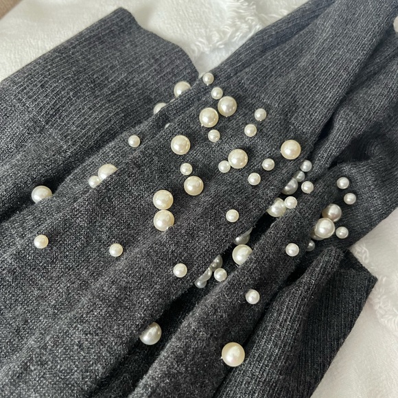 Zara Grey knit with pearl embellishment - size small - Picture 3 of 3